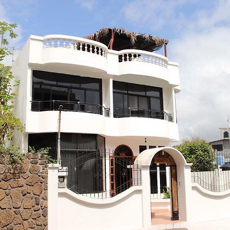 Planet House Hotel Puerto Ayora  Buitenkant foto