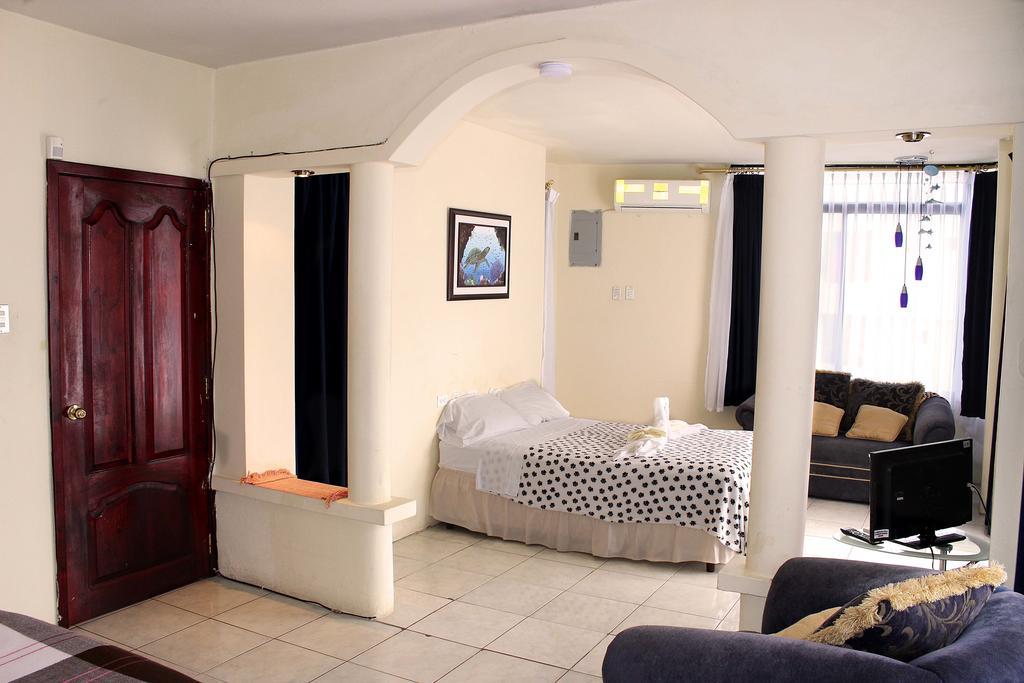 Planet House Hotel Puerto Ayora  Kamer foto