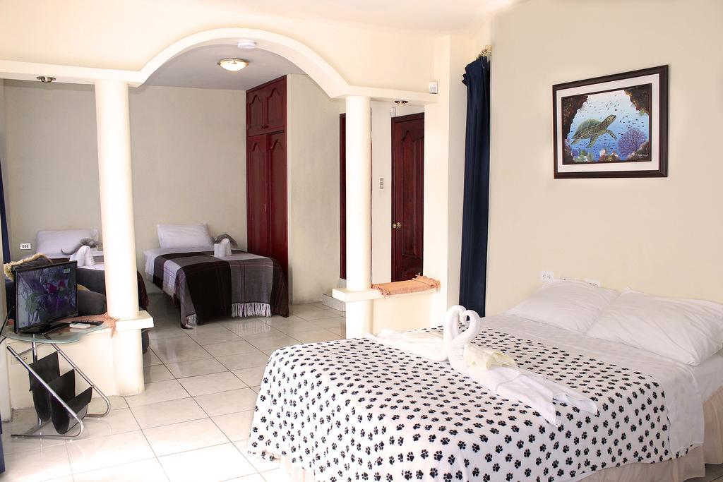 Planet House Hotel Puerto Ayora  Kamer foto