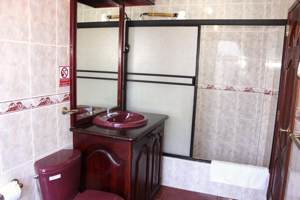 Planet House Hotel Puerto Ayora  Kamer foto